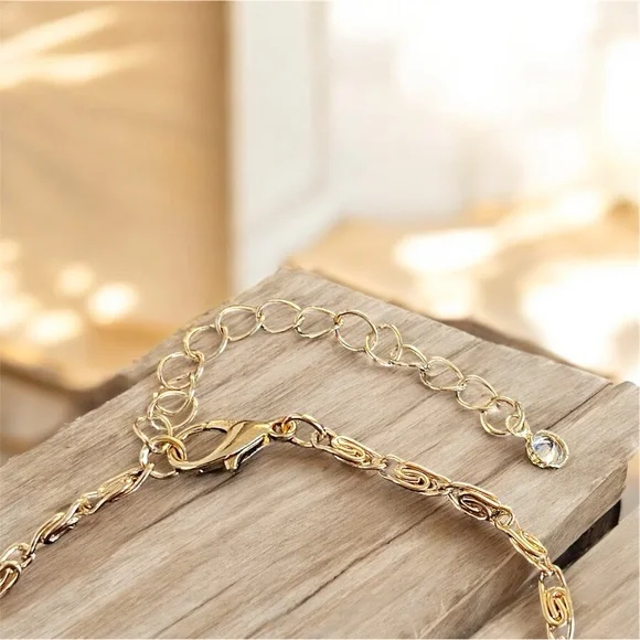 Women’s alloy gold 6.5 inch bracelet with 2 inch extender - Picture 4 of 6